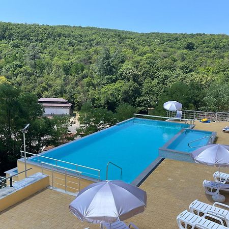 Хотел "Божур" Мінеральні Бані Екстер'єр фото